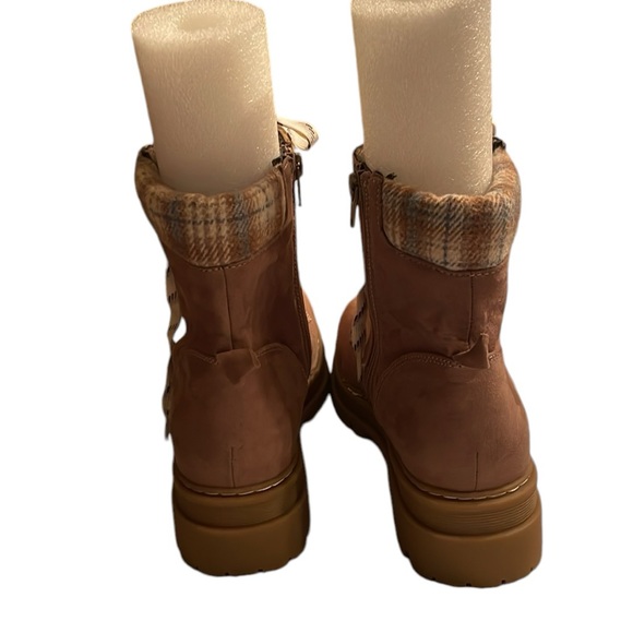 Jellypop Southy women tan, military style boots. Size 7.5 NWOT. - Picture 4 of 9